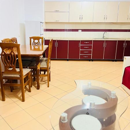 Leonard Apartment Tirana Esterno foto