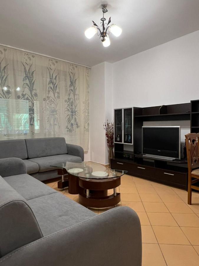 Leonard Apartment Tirana Esterno foto