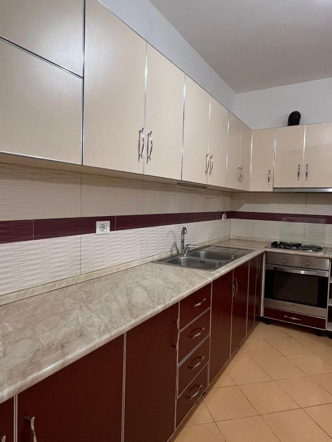 Leonard Apartment Tirana Esterno foto