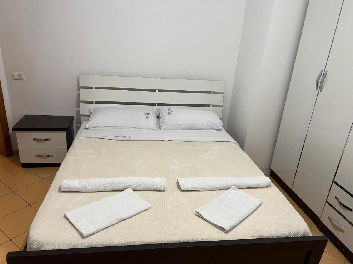 Leonard Apartment Tirana Esterno foto