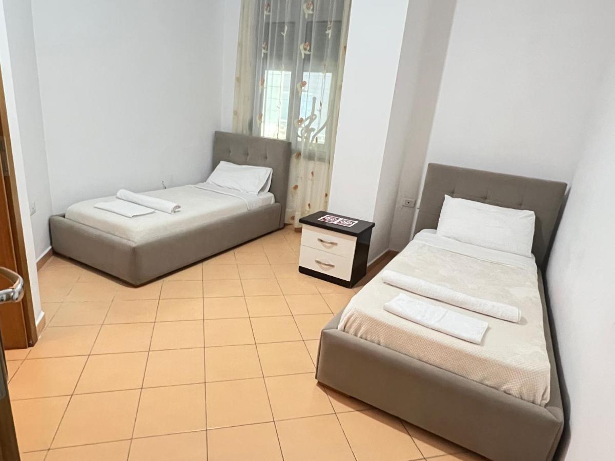 Leonard Apartment Tirana Esterno foto