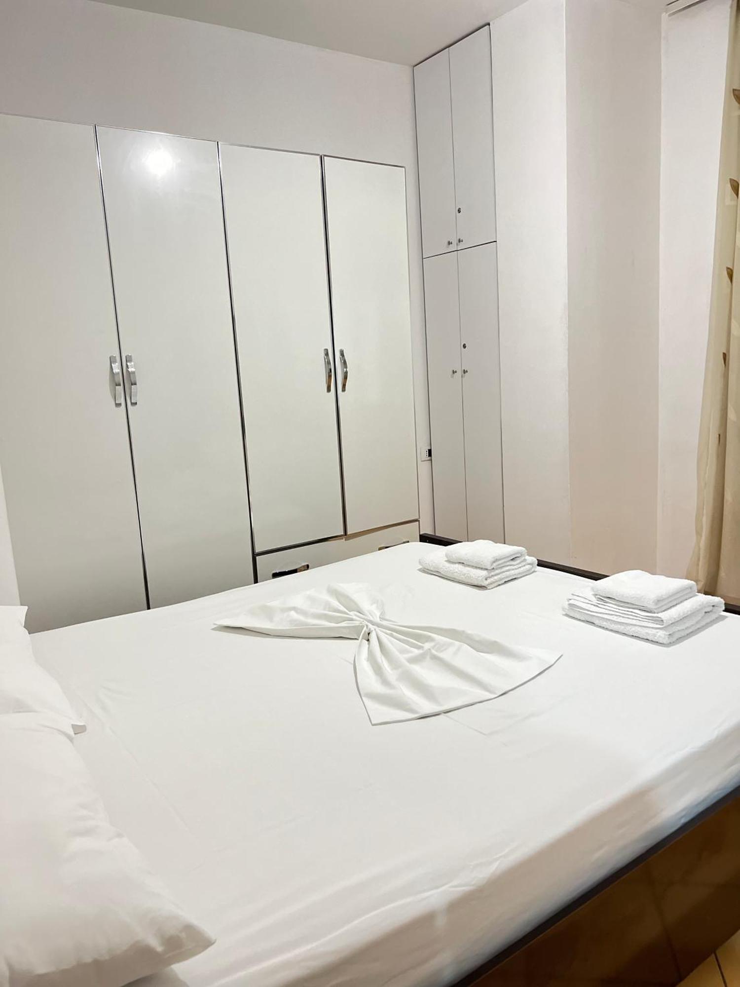 Leonard Apartment Tirana Esterno foto