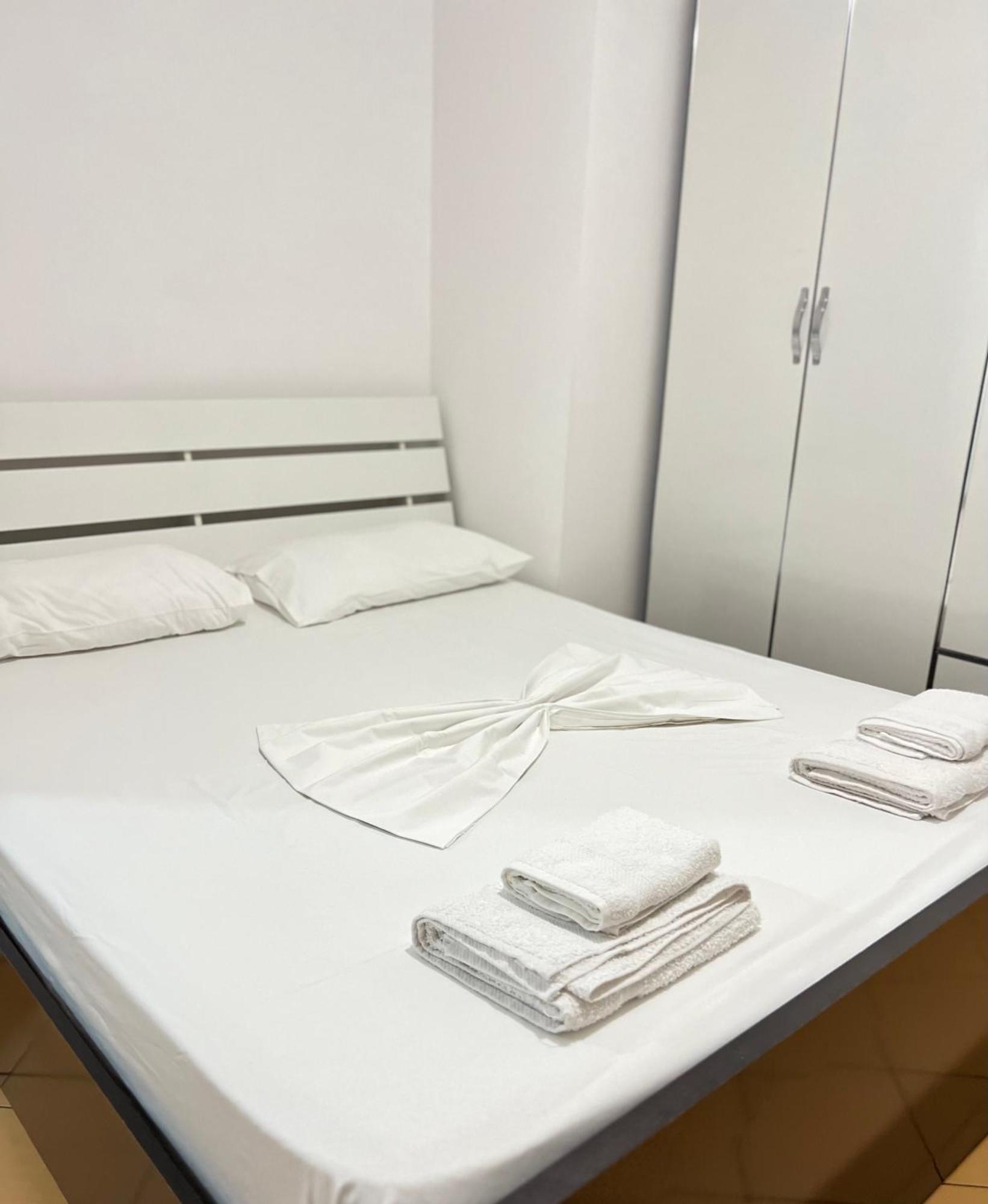 Leonard Apartment Tirana Esterno foto